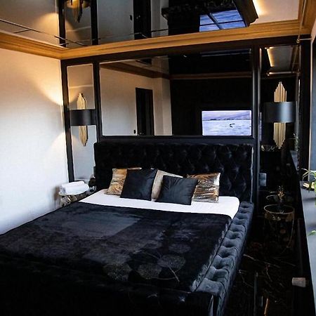 Black Night Willa Pulkowa Warsaw Exterior photo